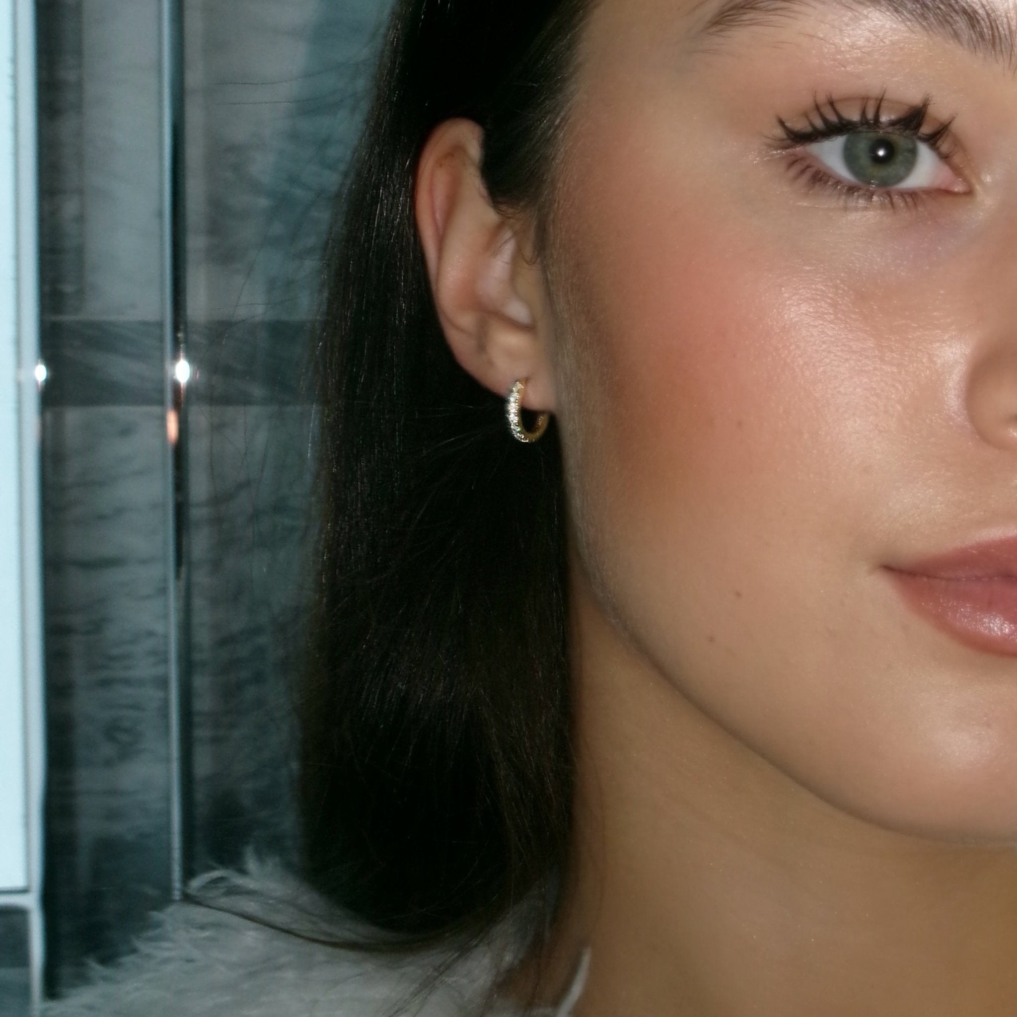 CLASSIC HUGGIE EARRINGS - GOLD - BLINGZ