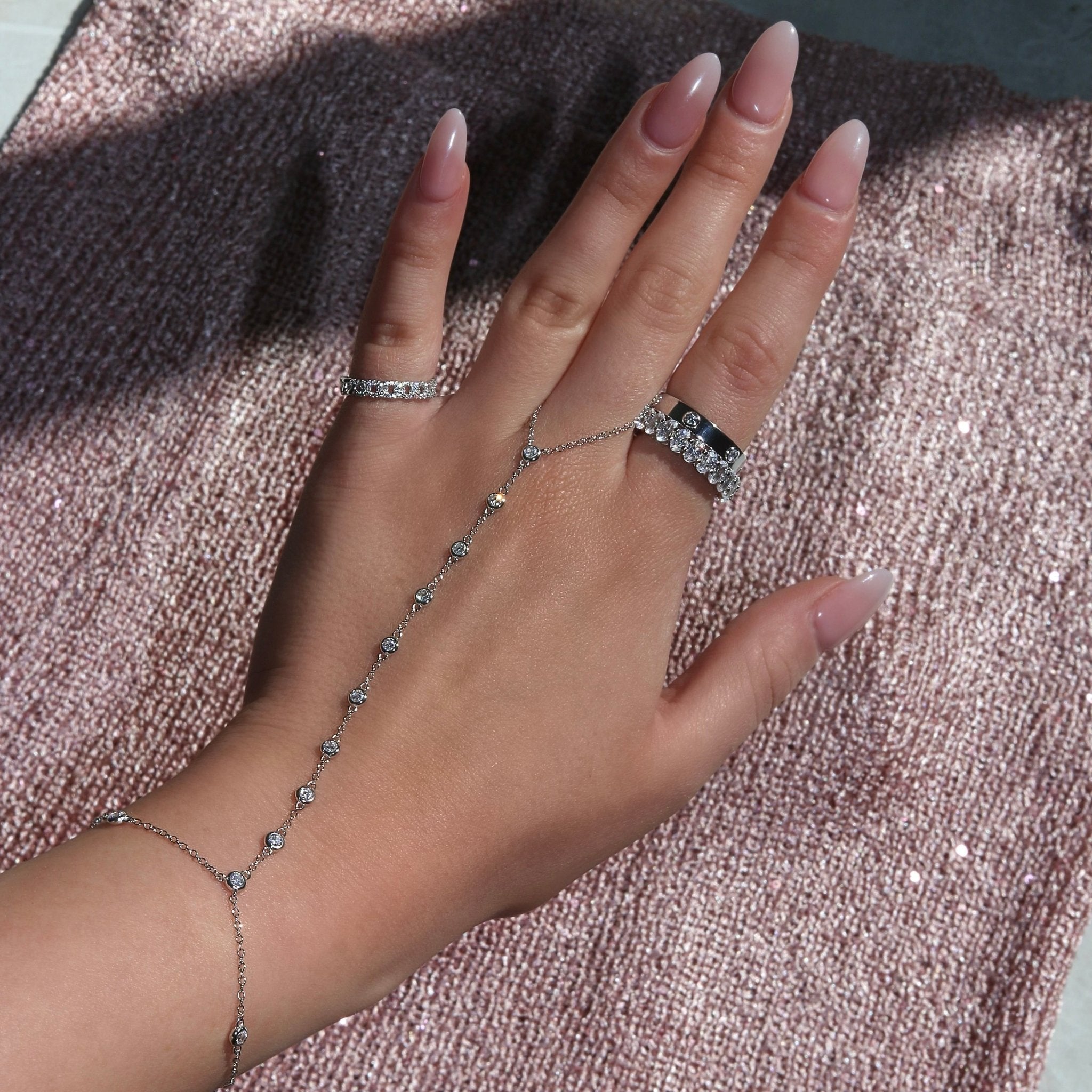 YOLANDA HAND CHAIN - SILVER - BLINGZ